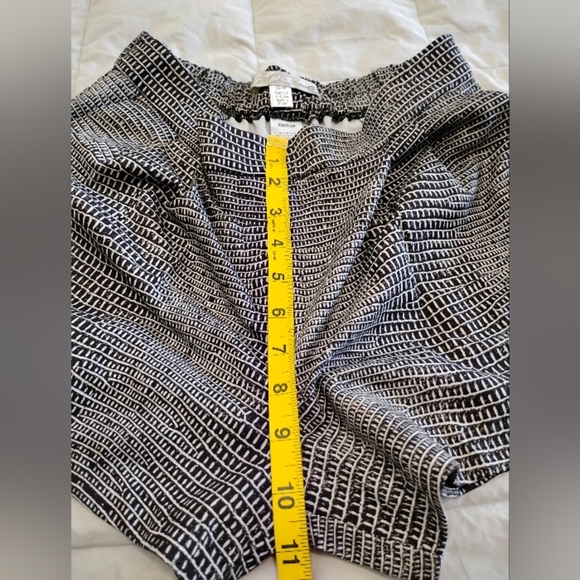 Dynamite | High Waist Stretchy Lightweight Python Snakeskin Print Shorts | XS - Picture 9 of 11